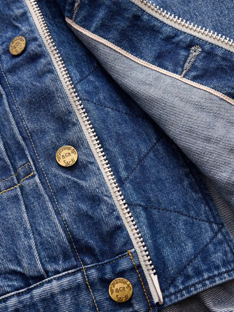 Sacai Levi's® x sacai Denim Blouse Jacket | Thumbnail 3 Sacai Levi's® x sacai Denim Blouse Jacket | Thumbnail 3