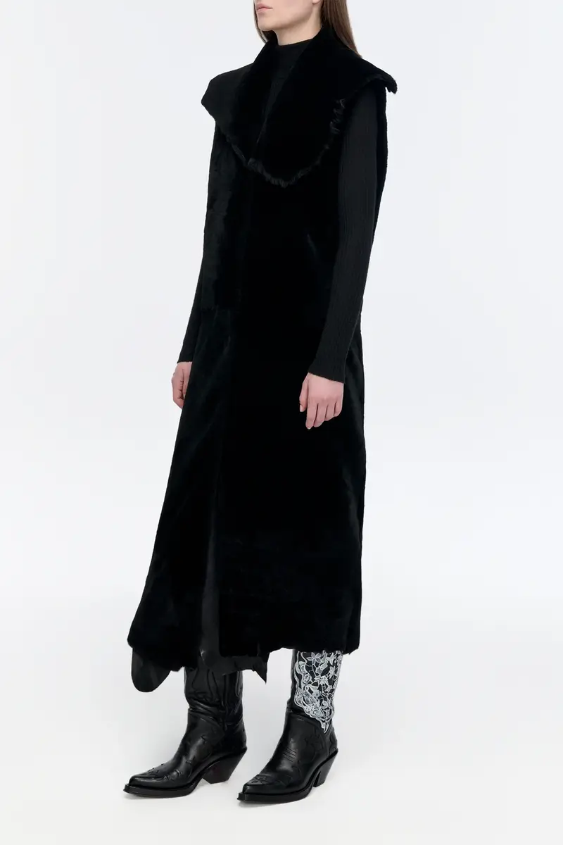 Gabriela Hearst Smith Raw Cut Coat Liner in Black Shearling | Thumbnail 4 Gabriela Hearst Smith Raw Cut Coat Liner in Black Shearling | Thumbnail 4