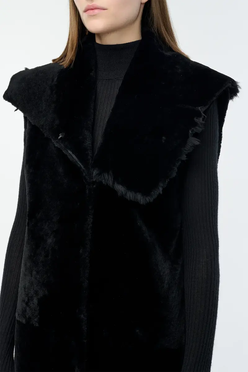Gabriela Hearst Smith Raw Cut Coat Liner in Black Shearling | Thumbnail 6 Gabriela Hearst Smith Raw Cut Coat Liner in Black Shearling | Thumbnail 6