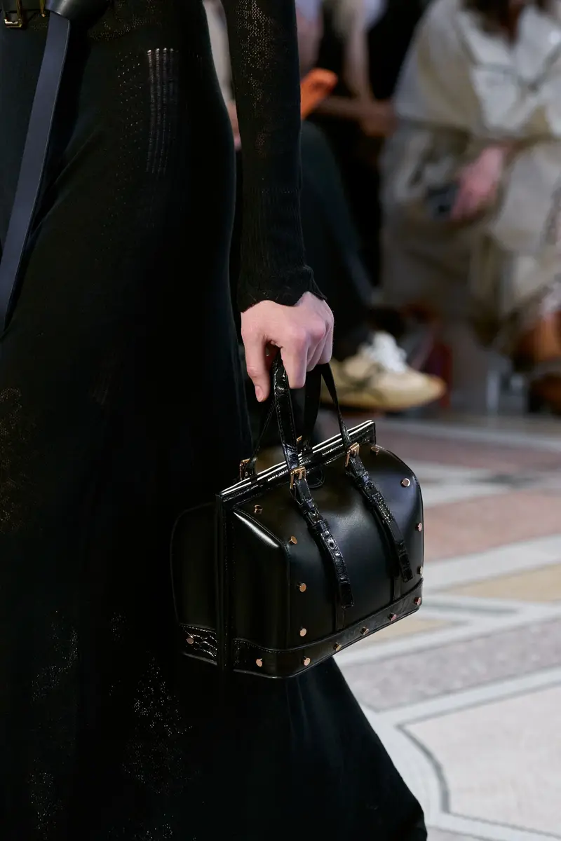 Gabriela Hearst Dottor G Bag in Black Leather with Crocodile Leather Details | Thumbnail 5 Gabriela Hearst Dottor G Bag in Black Leather with Crocodile Leather Details | Thumbnail 5