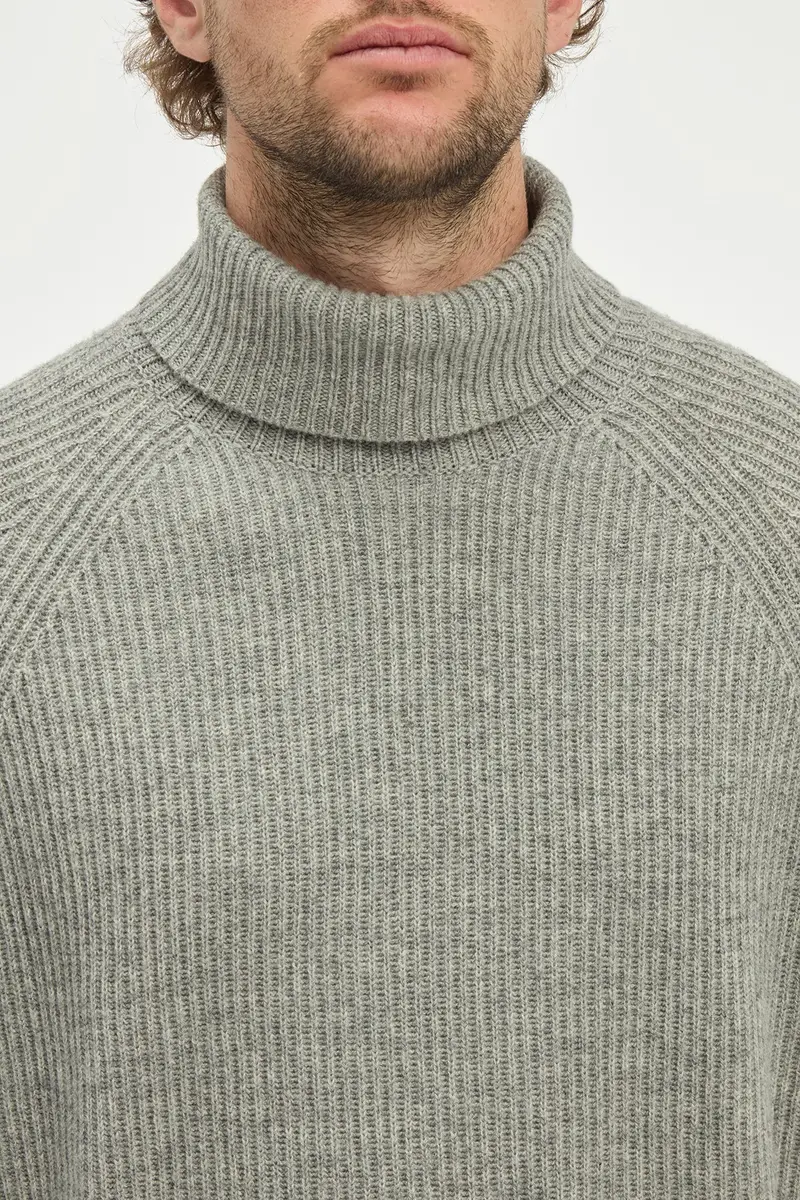 Gabriela Hearst Wigman Knit Turtleneck Sweater in Heather Grey Cashmere | Thumbnail 6 Gabriela Hearst Wigman Knit Turtleneck Sweater in Heather Grey Cashmere | Thumbnail 6