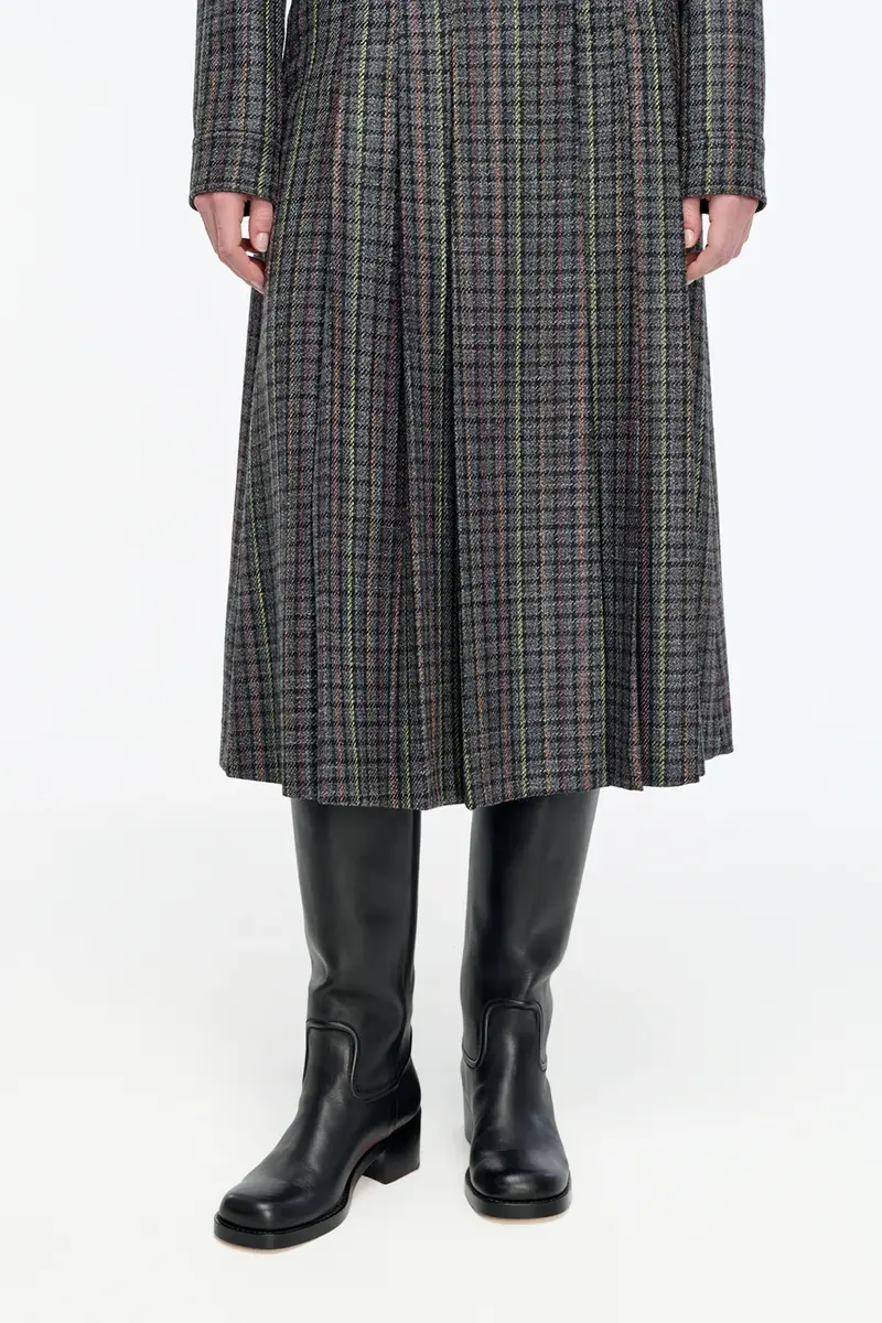 Gabriela Hearst Wesley Pleated Skirt in Charcoal Multi Wool Silk Houndstooth | Thumbnail 5 Gabriela Hearst Wesley Pleated Skirt in Charcoal Multi Wool Silk Houndstooth | Thumbnail 5