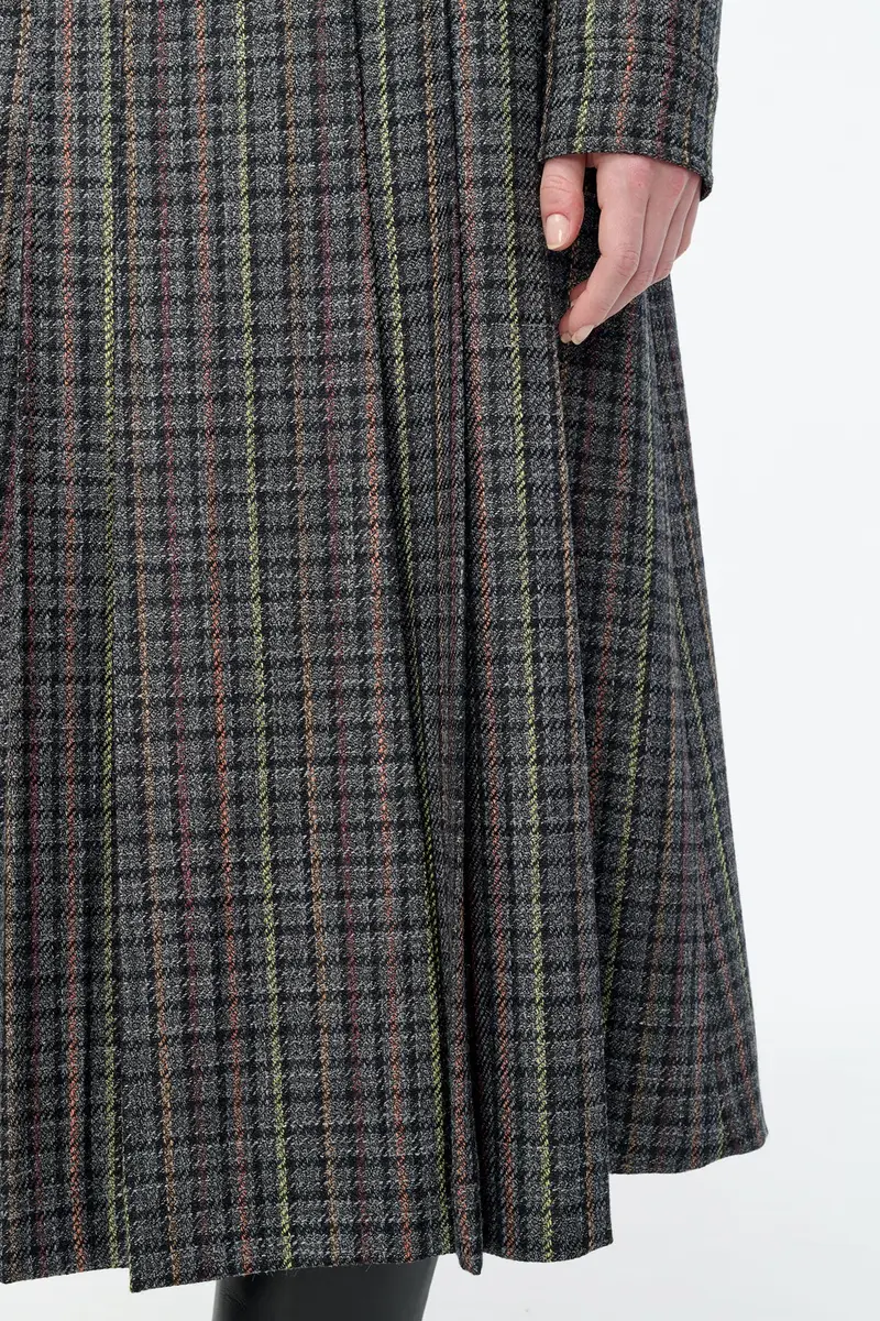 Gabriela Hearst Wesley Pleated Skirt in Charcoal Multi Wool Silk Houndstooth | Thumbnail 6 Gabriela Hearst Wesley Pleated Skirt in Charcoal Multi Wool Silk Houndstooth | Thumbnail 6