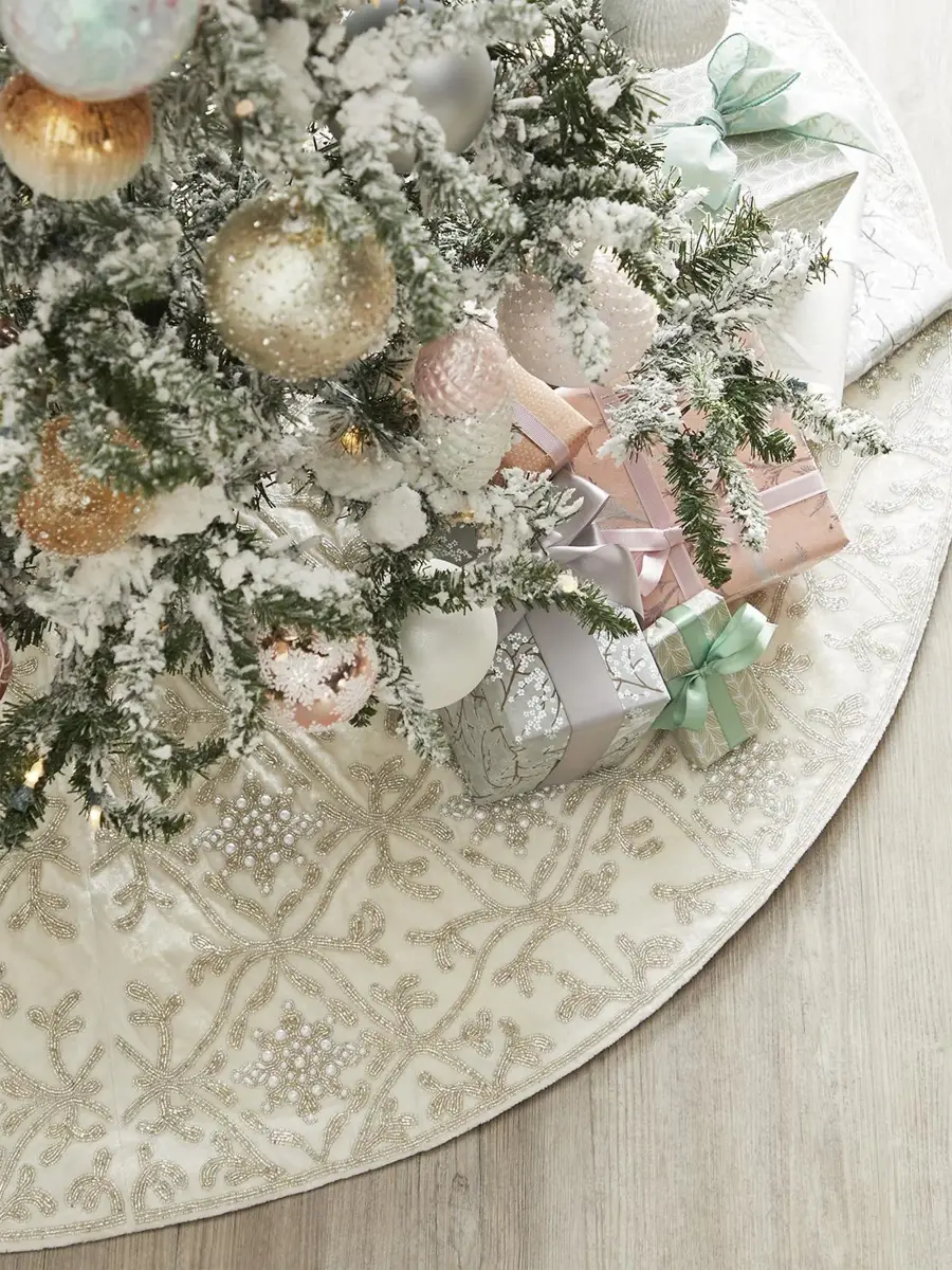 Velvet Whisper Tree Skirt Velvet Whisper Tree Skirt