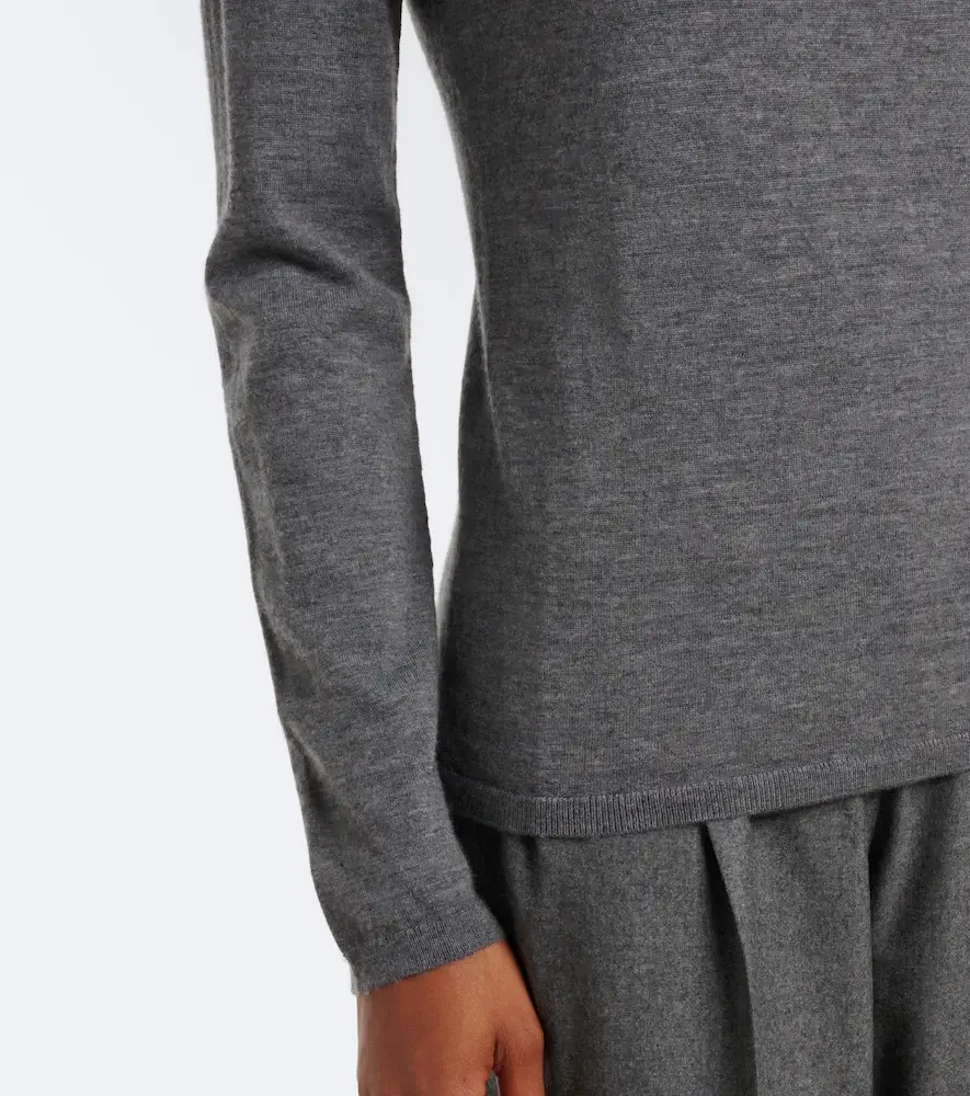 Max Mara Cashmere turtleneck sweater | Thumbnail 2 Max Mara Cashmere turtleneck sweater | Thumbnail 2