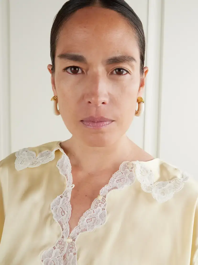 Eleuteri + Lalaounis Vintage 1970s Lion 18-karat Gold And Bone Earrings | Thumbnail 2