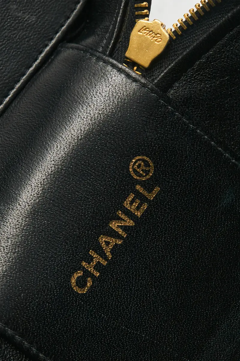 Chanel Chanel Patent Vintage Vanity Case | Thumbnail 6
