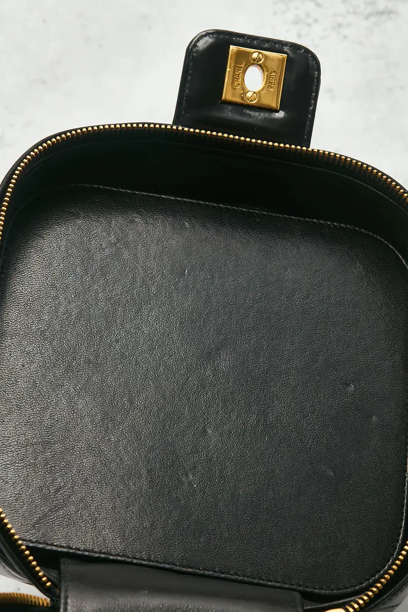Chanel Chanel Patent Vintage Vanity Case | Thumbnail 7