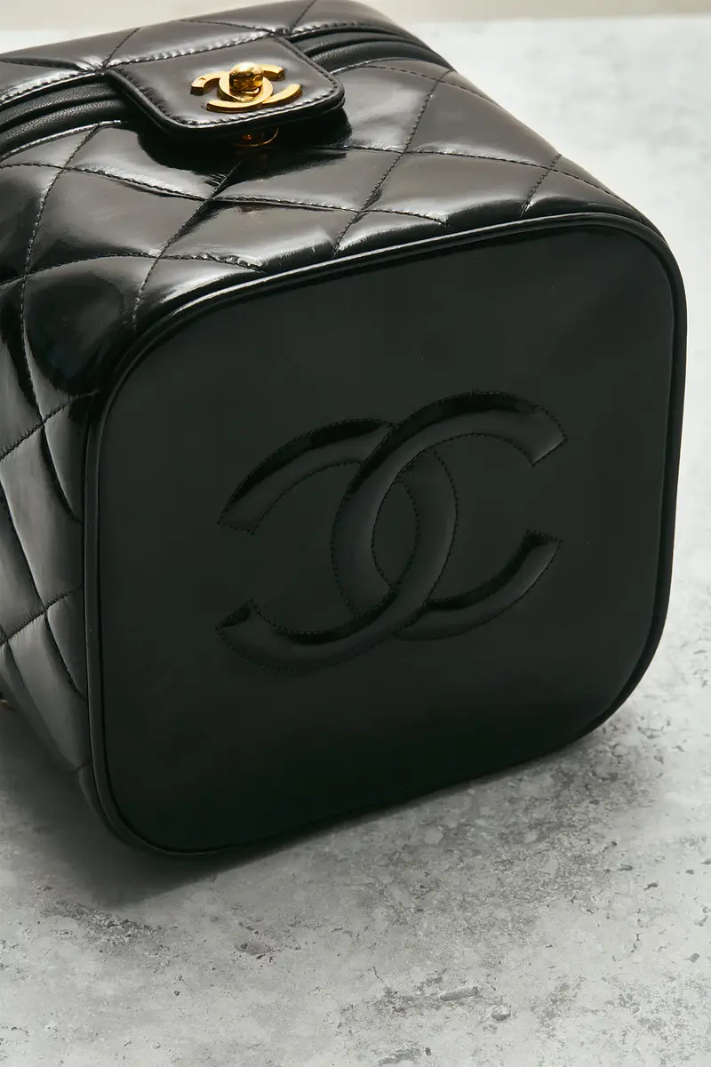Chanel Chanel Patent Vintage Vanity Case | Thumbnail 8