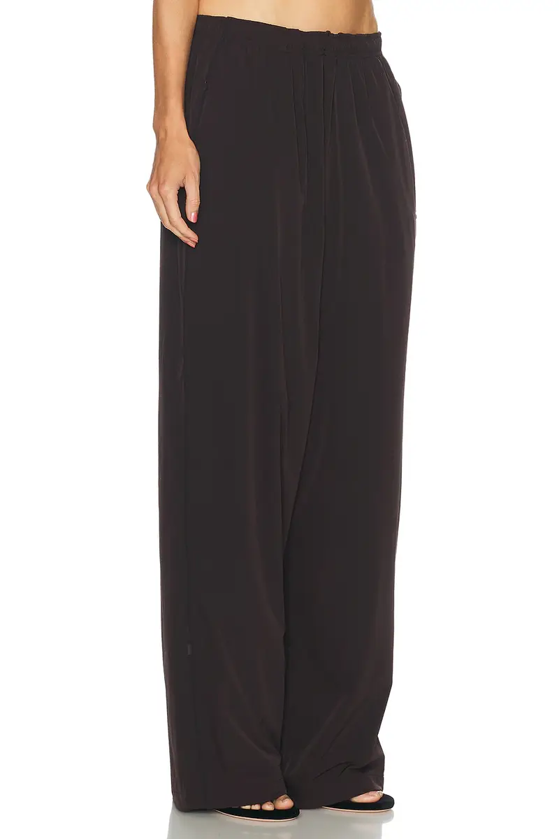 NikeSKIMS Stretch Nylon Oversized Pant | Thumbnail 2 NikeSKIMS Stretch Nylon Oversized Pant | Thumbnail 2