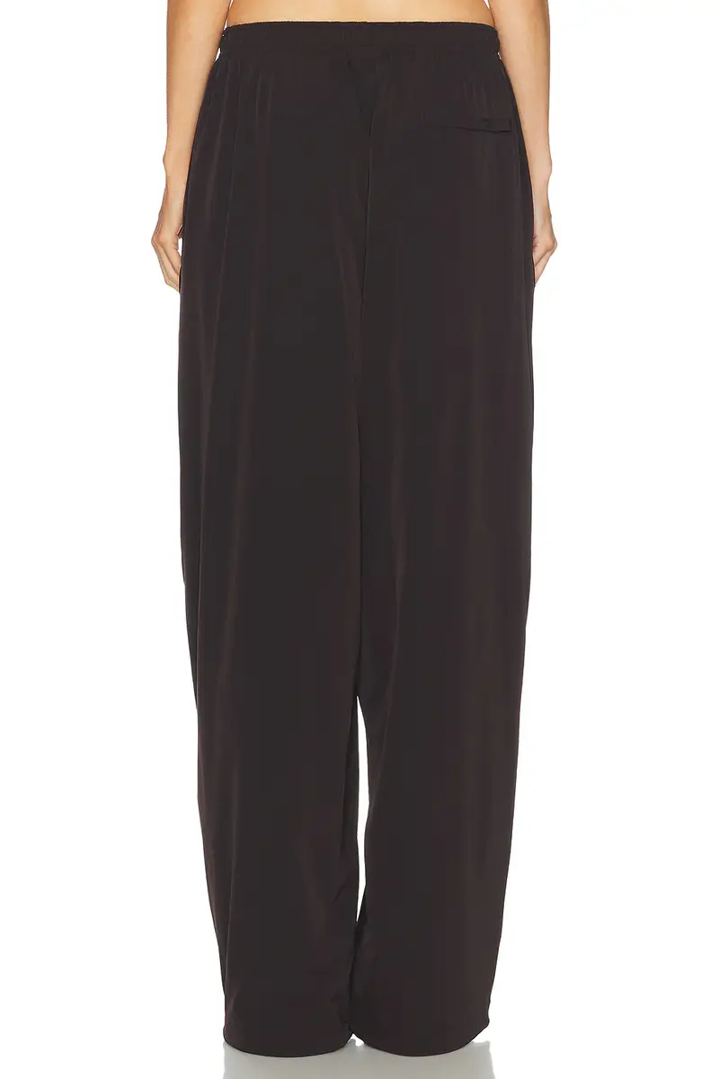 NikeSKIMS Stretch Nylon Oversized Pant | Thumbnail 4 NikeSKIMS Stretch Nylon Oversized Pant | Thumbnail 4