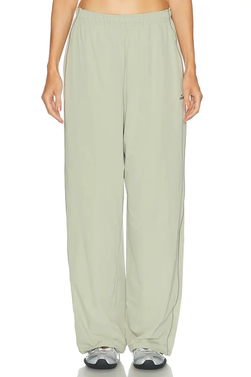 NikeSKIMS Stretch Nylon Oversized Pant | Thumbnail 2 NikeSKIMS Stretch Nylon Oversized Pant | Thumbnail 2