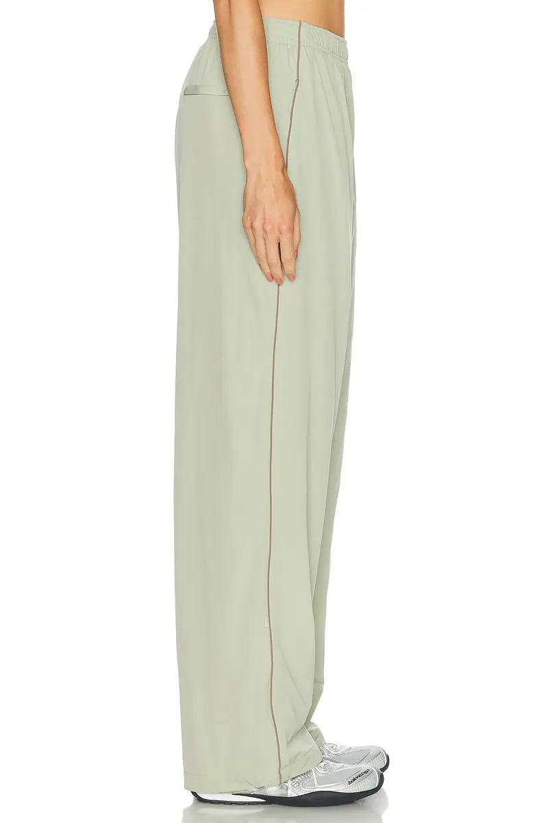 NikeSKIMS Stretch Nylon Oversized Pant | Thumbnail 3 NikeSKIMS Stretch Nylon Oversized Pant | Thumbnail 3