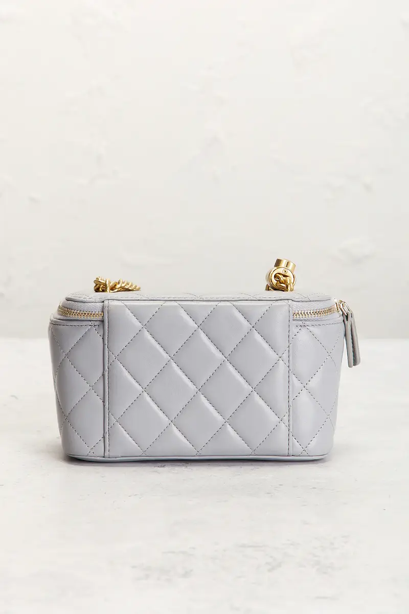Chanel Chanel Lambskin Small All Slide Long Vanity Case | Thumbnail 3 Chanel Chanel Lambskin Small All Slide Long Vanity Case | Thumbnail 3