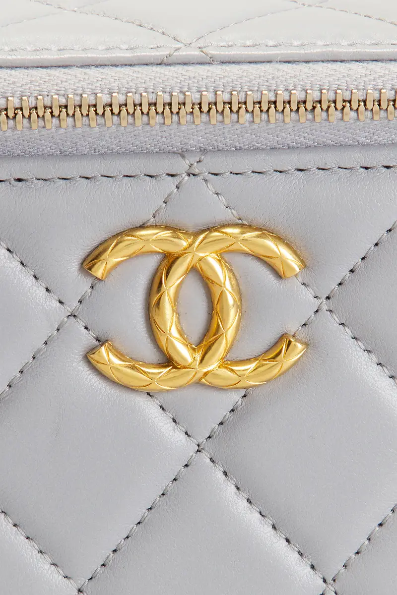 Chanel Chanel Lambskin Small All Slide Long Vanity Case | Thumbnail 6 Chanel Chanel Lambskin Small All Slide Long Vanity Case | Thumbnail 6