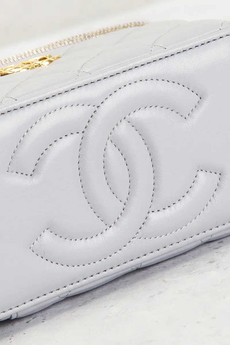 Chanel Chanel Lambskin Small All Slide Long Vanity Case | Thumbnail 7 Chanel Chanel Lambskin Small All Slide Long Vanity Case | Thumbnail 7