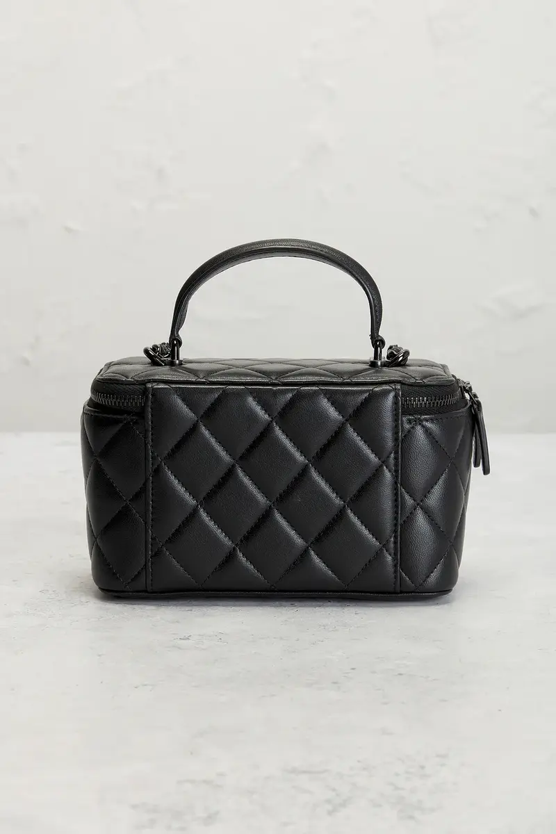 Chanel Chanel Lambskin Small So Black Vanity Case | Thumbnail 3 Chanel Chanel Lambskin Small So Black Vanity Case | Thumbnail 3