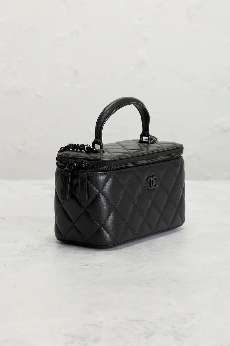 Chanel Chanel Lambskin Small So Black Vanity Case | Thumbnail 4 Chanel Chanel Lambskin Small So Black Vanity Case | Thumbnail 4
