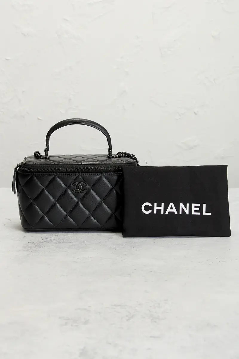 Chanel Chanel Lambskin Small So Black Vanity Case | Thumbnail 9 Chanel Chanel Lambskin Small So Black Vanity Case | Thumbnail 9