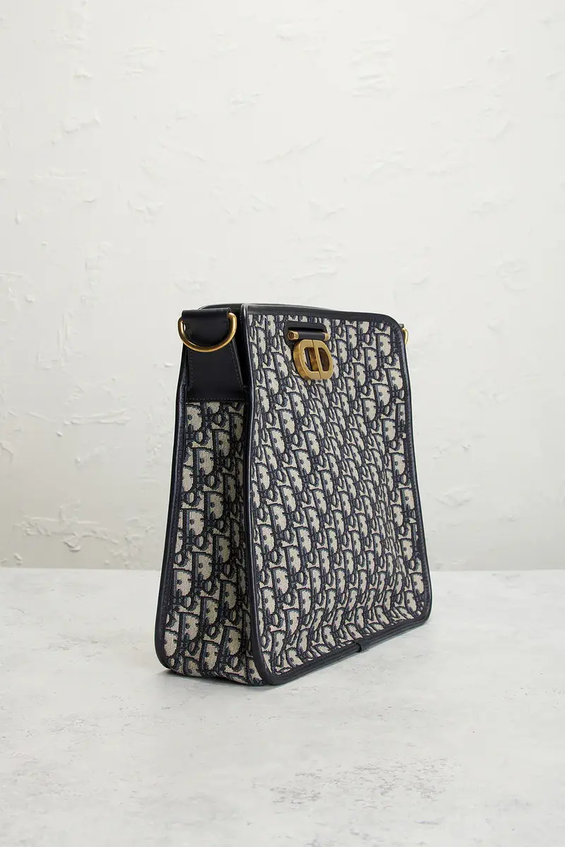 Dior Dior Oblique Montaigne 30 Crossbody Bag | Thumbnail 4 Dior Dior Oblique Montaigne 30 Crossbody Bag | Thumbnail 4