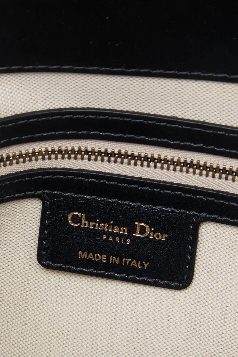 Dior Dior Oblique Montaigne 30 Crossbody Bag | Thumbnail 5 Dior Dior Oblique Montaigne 30 Crossbody Bag | Thumbnail 5