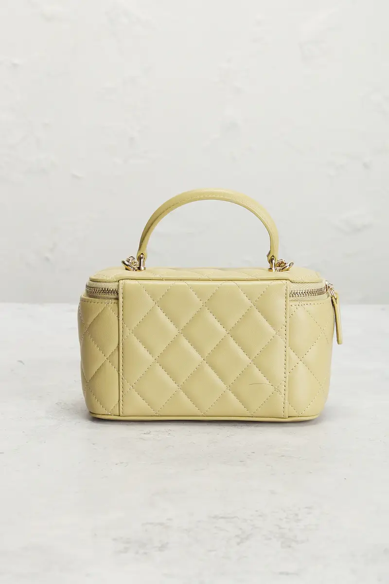 Chanel Chanel Lambskin Small Classic Vanity Case | Thumbnail 3 Chanel Chanel Lambskin Small Classic Vanity Case | Thumbnail 3