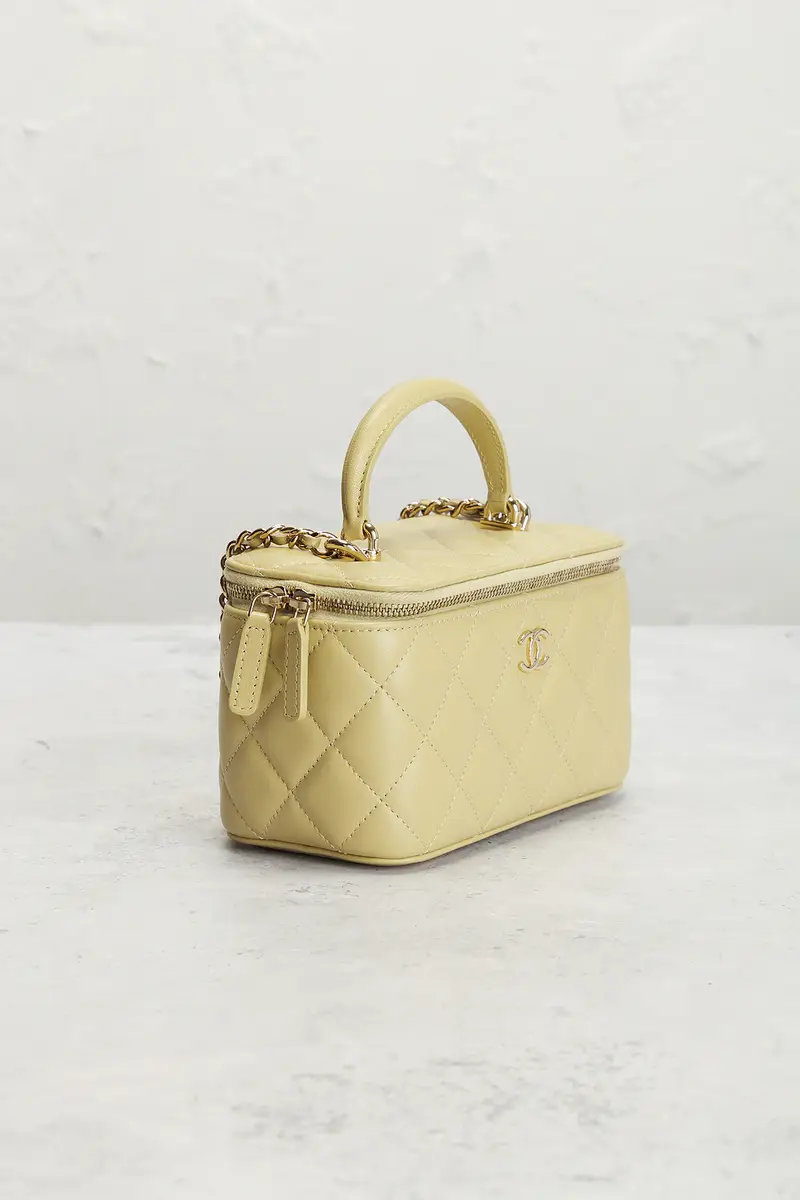 Chanel Chanel Lambskin Small Classic Vanity Case | Thumbnail 4 Chanel Chanel Lambskin Small Classic Vanity Case | Thumbnail 4