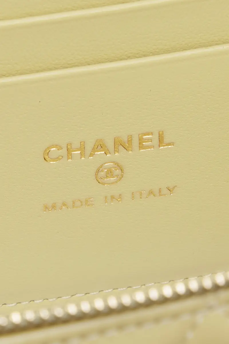 Chanel Chanel Lambskin Small Classic Vanity Case | Thumbnail 5 Chanel Chanel Lambskin Small Classic Vanity Case | Thumbnail 5