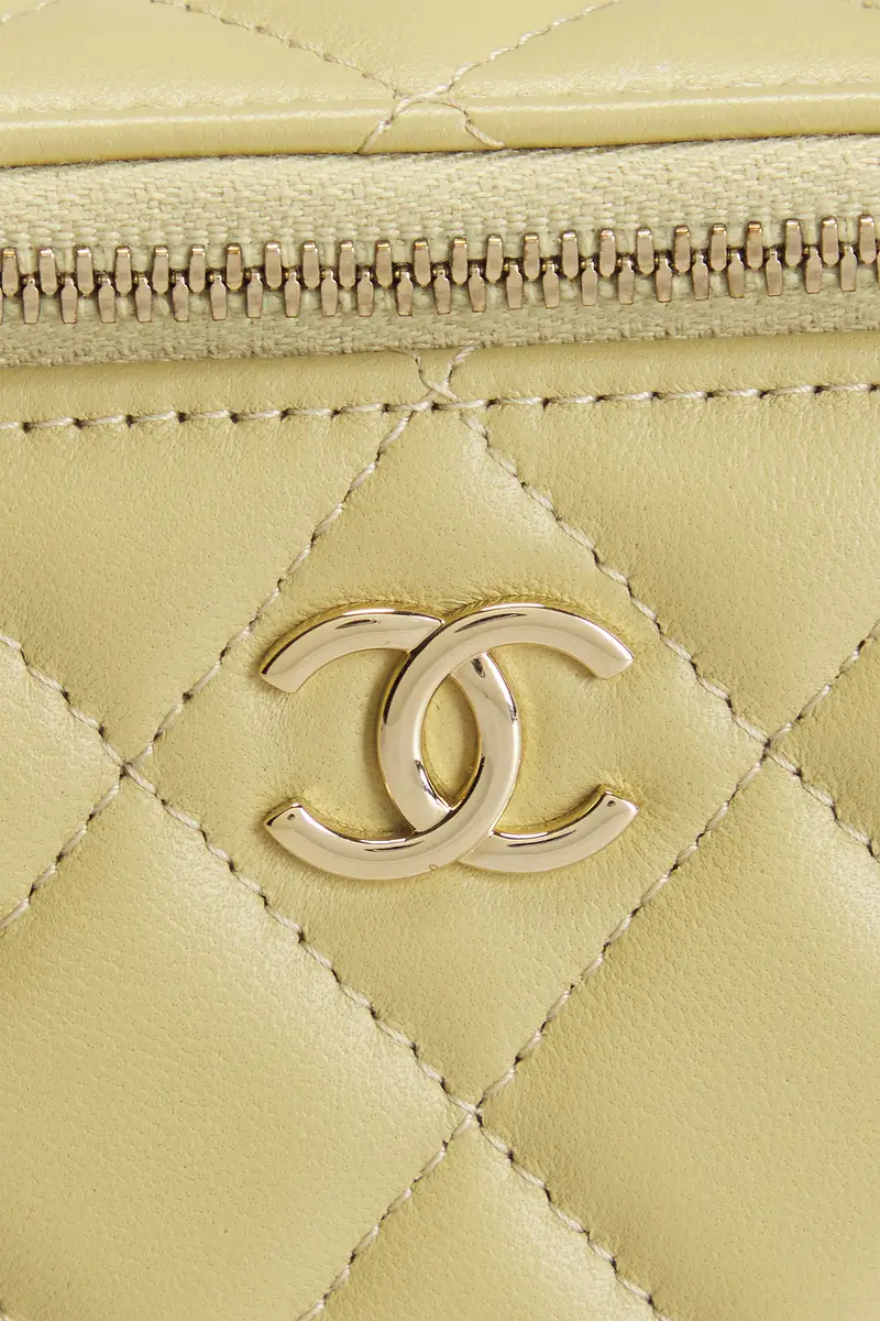 Chanel Chanel Lambskin Small Classic Vanity Case | Thumbnail 6 Chanel Chanel Lambskin Small Classic Vanity Case | Thumbnail 6