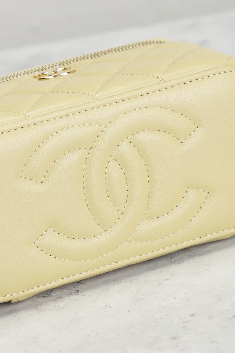 Chanel Chanel Lambskin Small Classic Vanity Case | Thumbnail 7 Chanel Chanel Lambskin Small Classic Vanity Case | Thumbnail 7