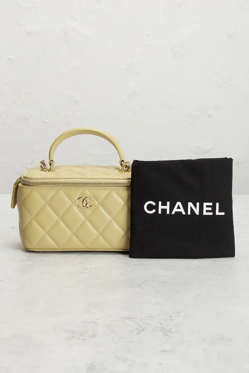 Chanel Chanel Lambskin Small Classic Vanity Case | Thumbnail 8 Chanel Chanel Lambskin Small Classic Vanity Case | Thumbnail 8