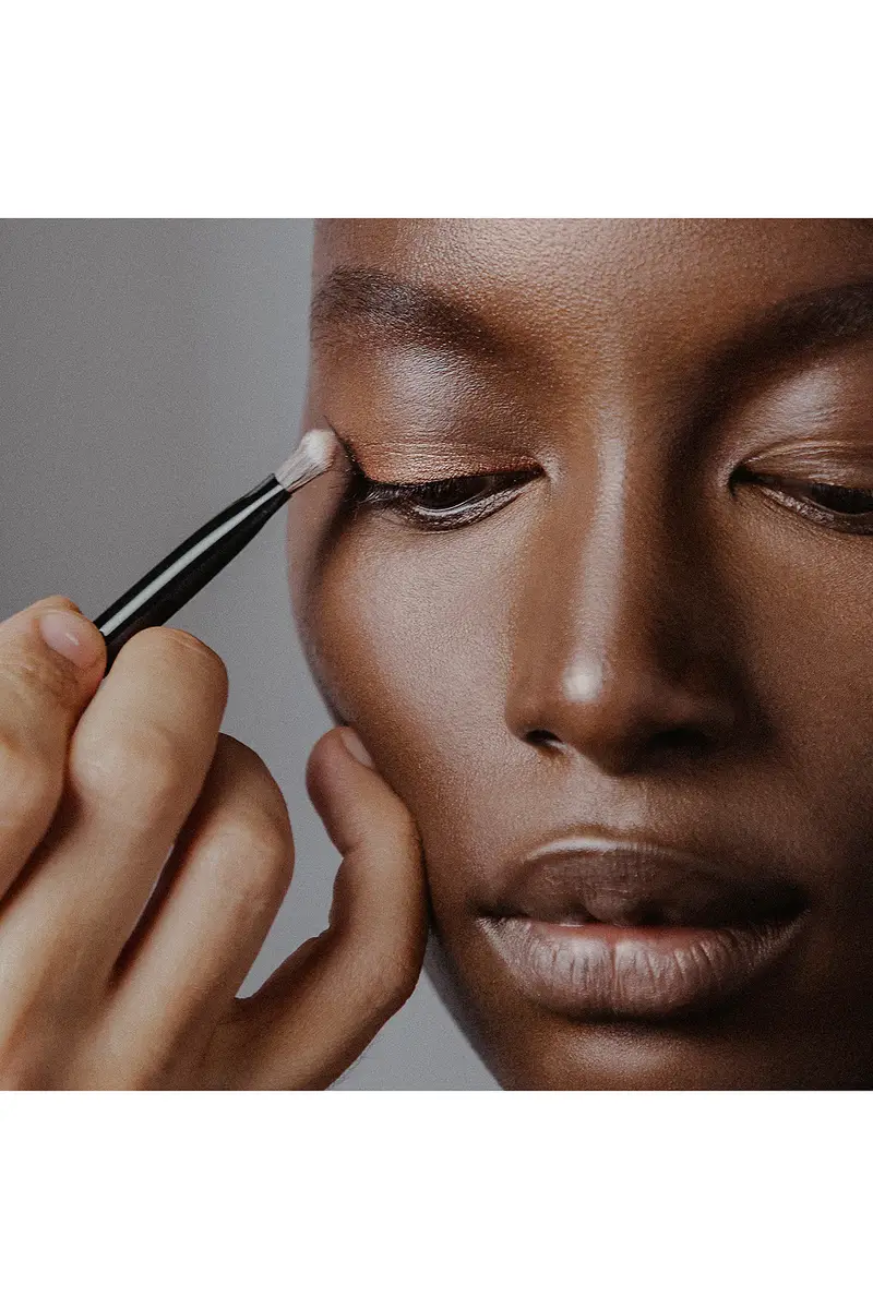 Sisley-Paris Eyeshadow Shade Brush | Thumbnail 2