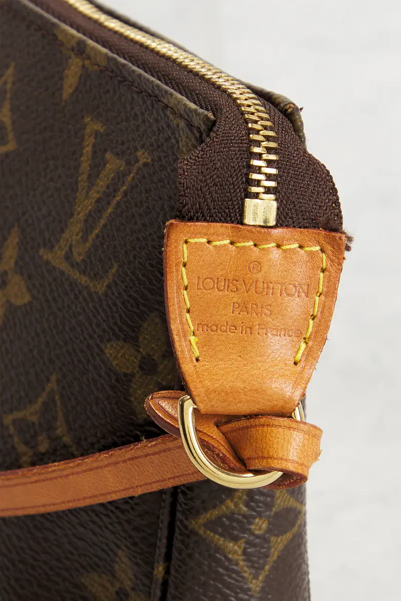 Louis Vuitton Louis Vuitton Monogram Pochette Accessoires Shoulder Bag | Thumbnail 6 Louis Vuitton Louis Vuitton Monogram Pochette Accessoires Shoulder Bag | Thumbnail 6