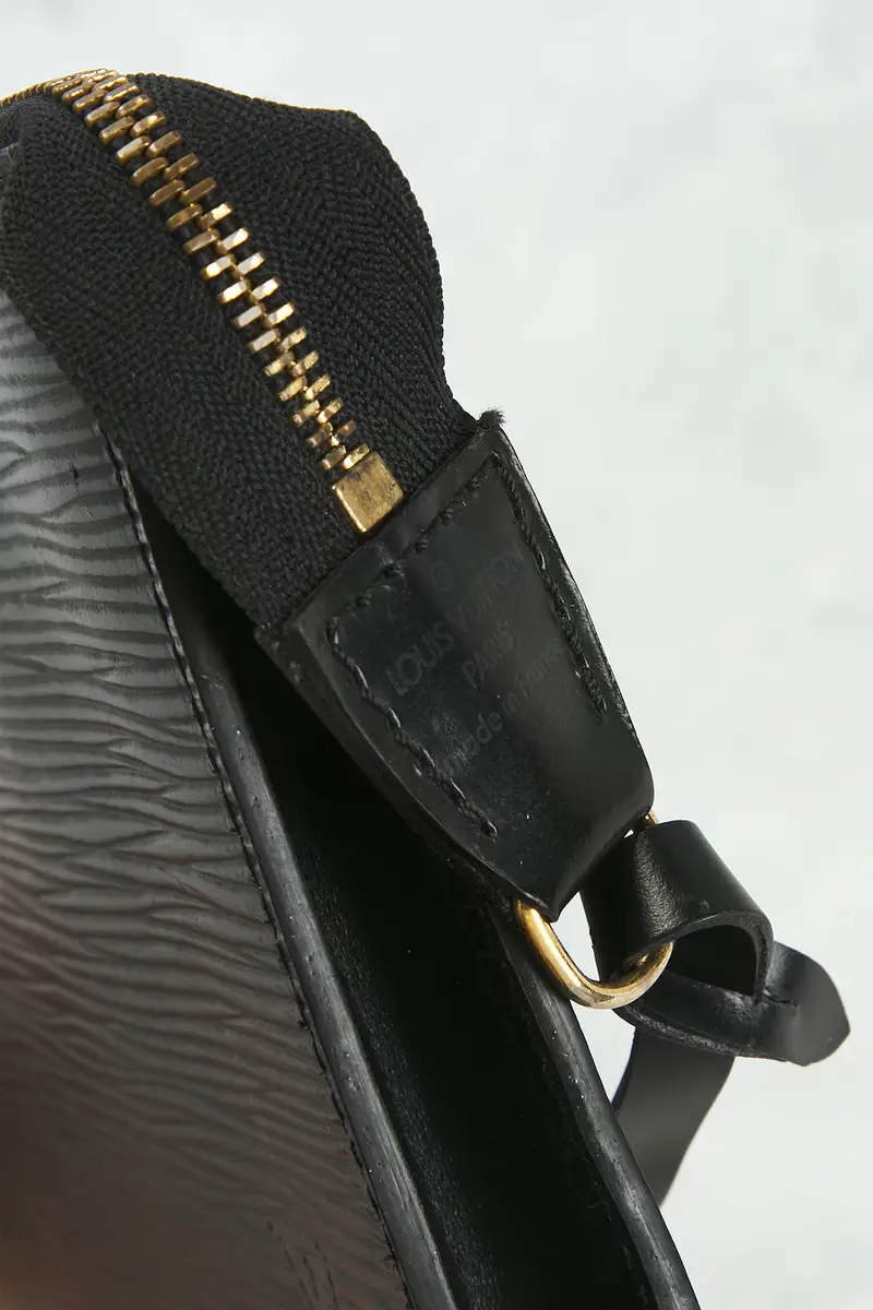 Louis Vuitton Louis Vuitton Epi Pochette Accessoires 24 Shoulder Bag | Thumbnail 8 Louis Vuitton Louis Vuitton Epi Pochette Accessoires 24 Shoulder Bag | Thumbnail 8