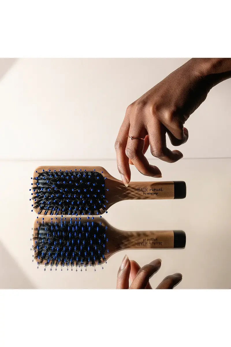 Sisley-Paris The Pocket Brush Radiance & Softness | Thumbnail 5
