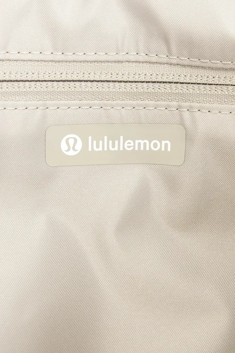 lululemon Large Convertible Ruched Crossbody Bag | Thumbnail 6 lululemon Large Convertible Ruched Crossbody Bag | Thumbnail 6