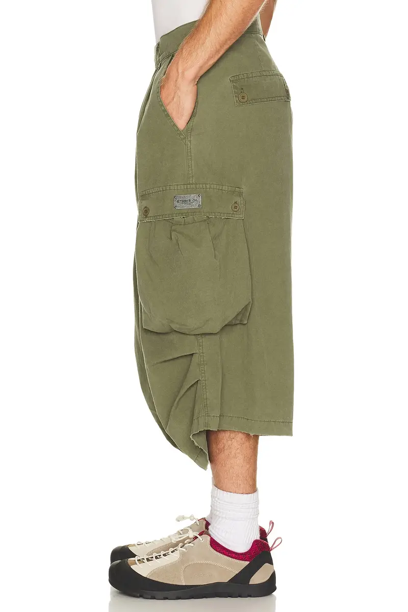 Strike Oil Oversized Cargo Shorts | Thumbnail 3 Strike Oil Oversized Cargo Shorts | Thumbnail 3
