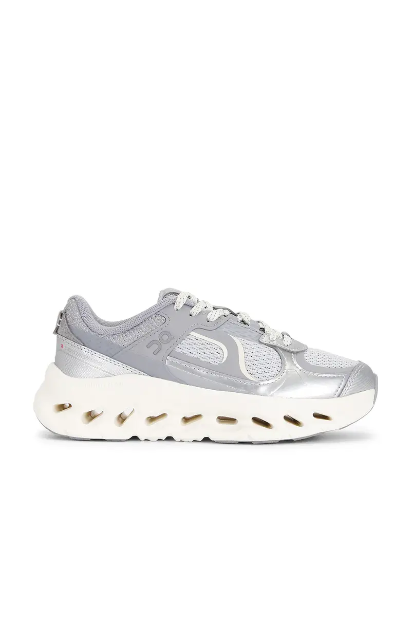 ON Cloudtilt Arc Sneaker
