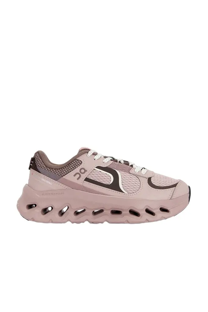 ON Cloudtilt Arc Sneaker