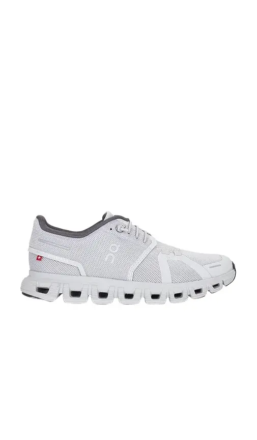 ON Cloud 6 Sneaker