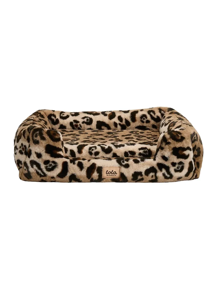 Lola Blankets Medium Pet Bed