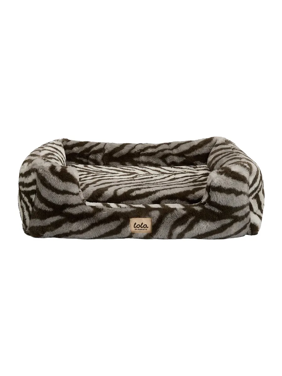 Lola Blankets Medium Pet Bed