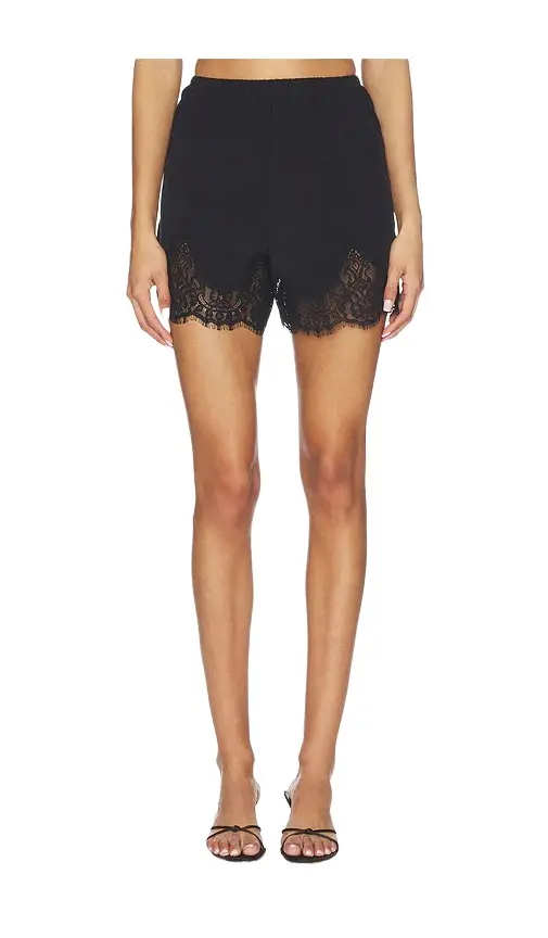 L'Academie Lilah Short