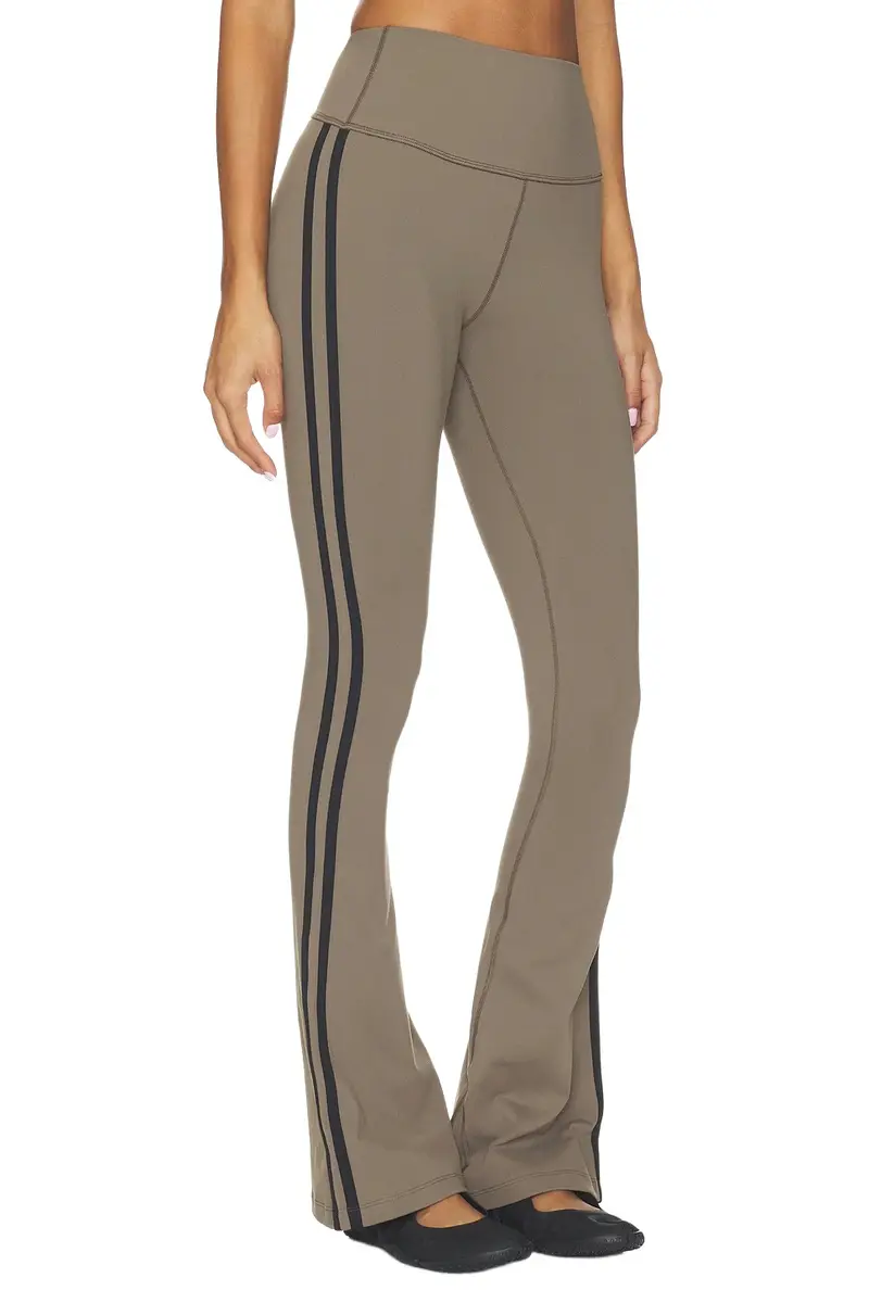 Raquel Highwaist Supplex Flare 32 Legging Raquel Highwaist Supplex Flare 32 Legging