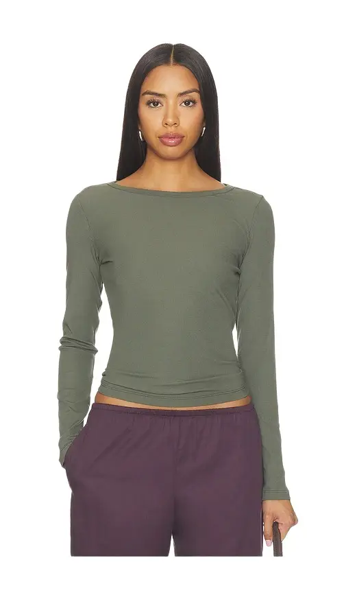 Longsleeve Pose Subtle Scoop Top