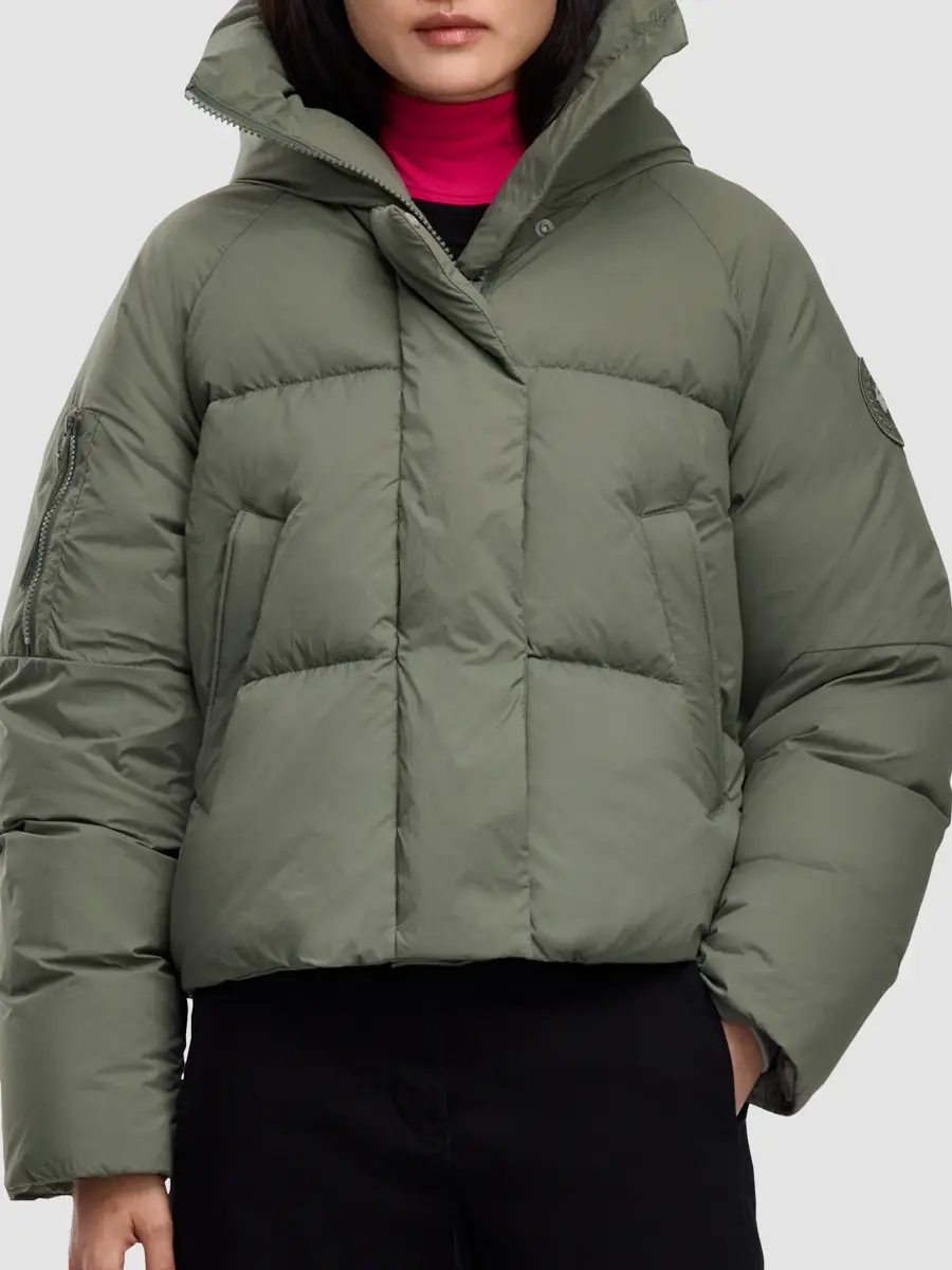 Canada Goose Women's Chilliwack Hooded Puffer Jacket | Thumbnail 4
