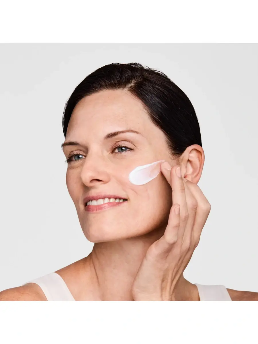 Estée Lauder DayWear Advanced Multi-Protection Anti-Oxidant Cream Moisturizer SPF 15 | Thumbnail 7 Estée Lauder DayWear Advanced Multi-Protection Anti-Oxidant Cream Moisturizer SPF 15 | Thumbnail 7