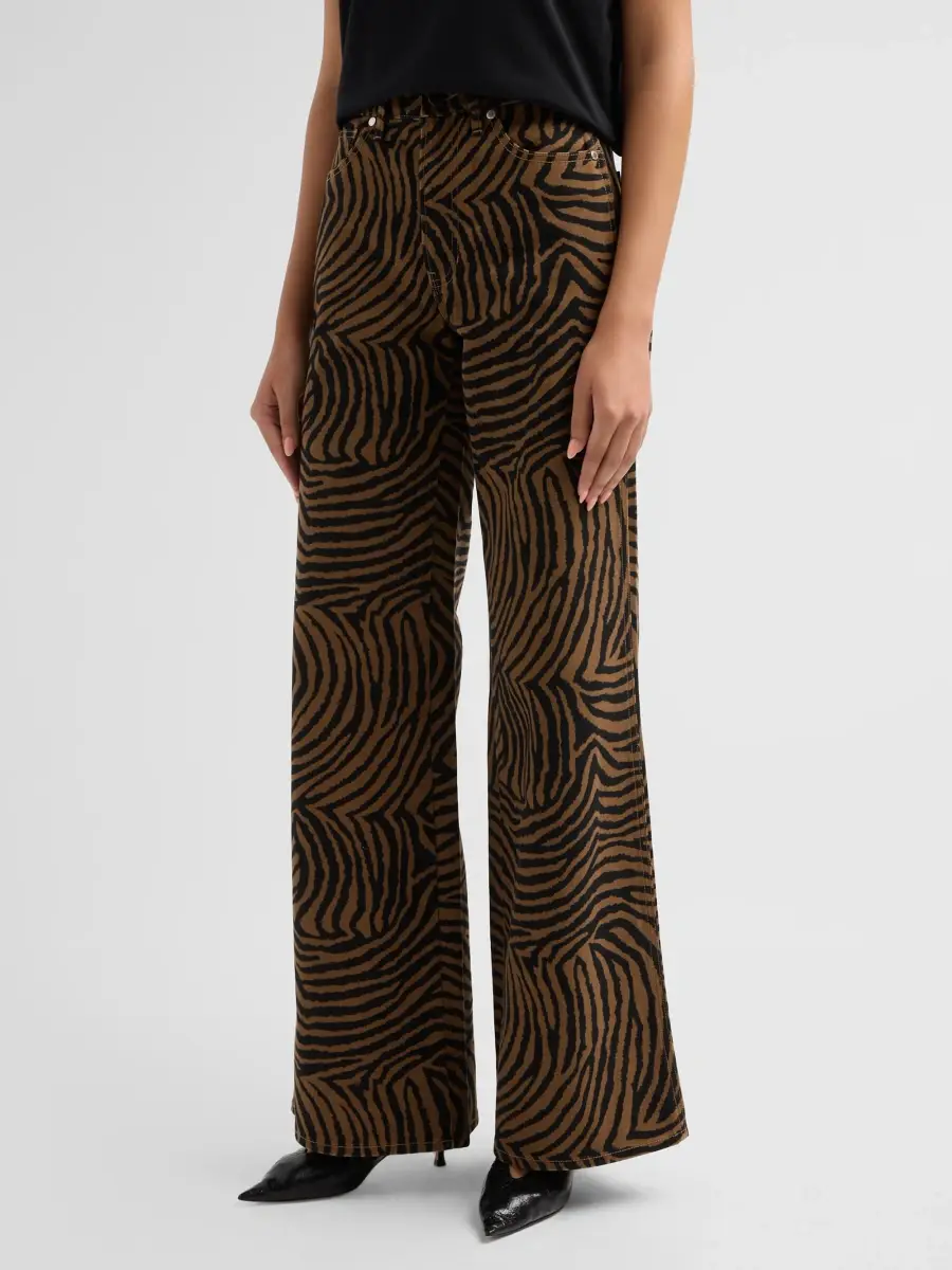 Veronica Beard Women's Kasey Ziger-Print Wide-Leg Jeans | Thumbnail 4 Veronica Beard Women's Kasey Ziger-Print Wide-Leg Jeans | Thumbnail 4