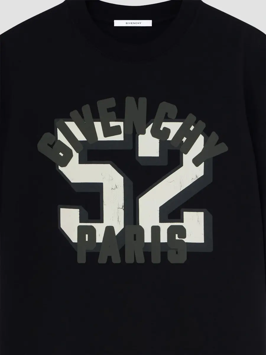 Givenchy Men's Boxy-Fit T-Shirt in Cotton with Print - Black | Thumbnail 5