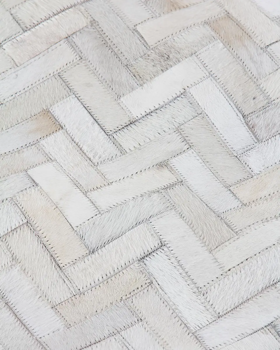 Exquisite Rugs Bregman Hand-Stitched Hair Hide Rug | Thumbnail 4
